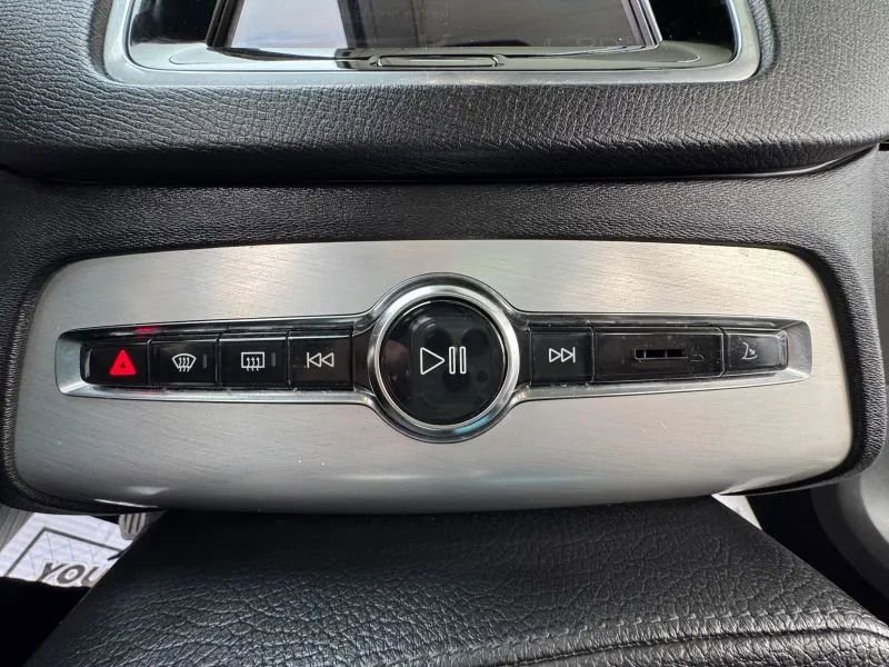 Used 2017 Volvo XC90 T6 Momentum w/ Vision Package image 37