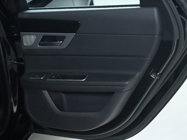 Used 2018 Jaguar XF Premium image 33