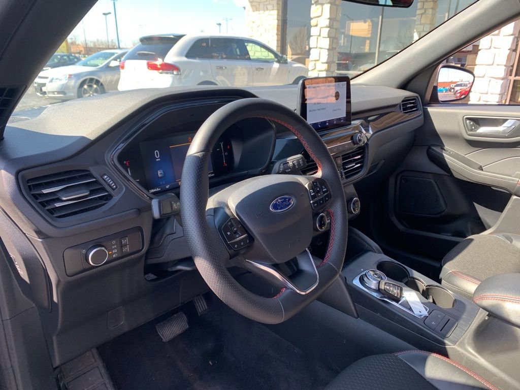 Used 2025 Ford Escape ST-Line image 15