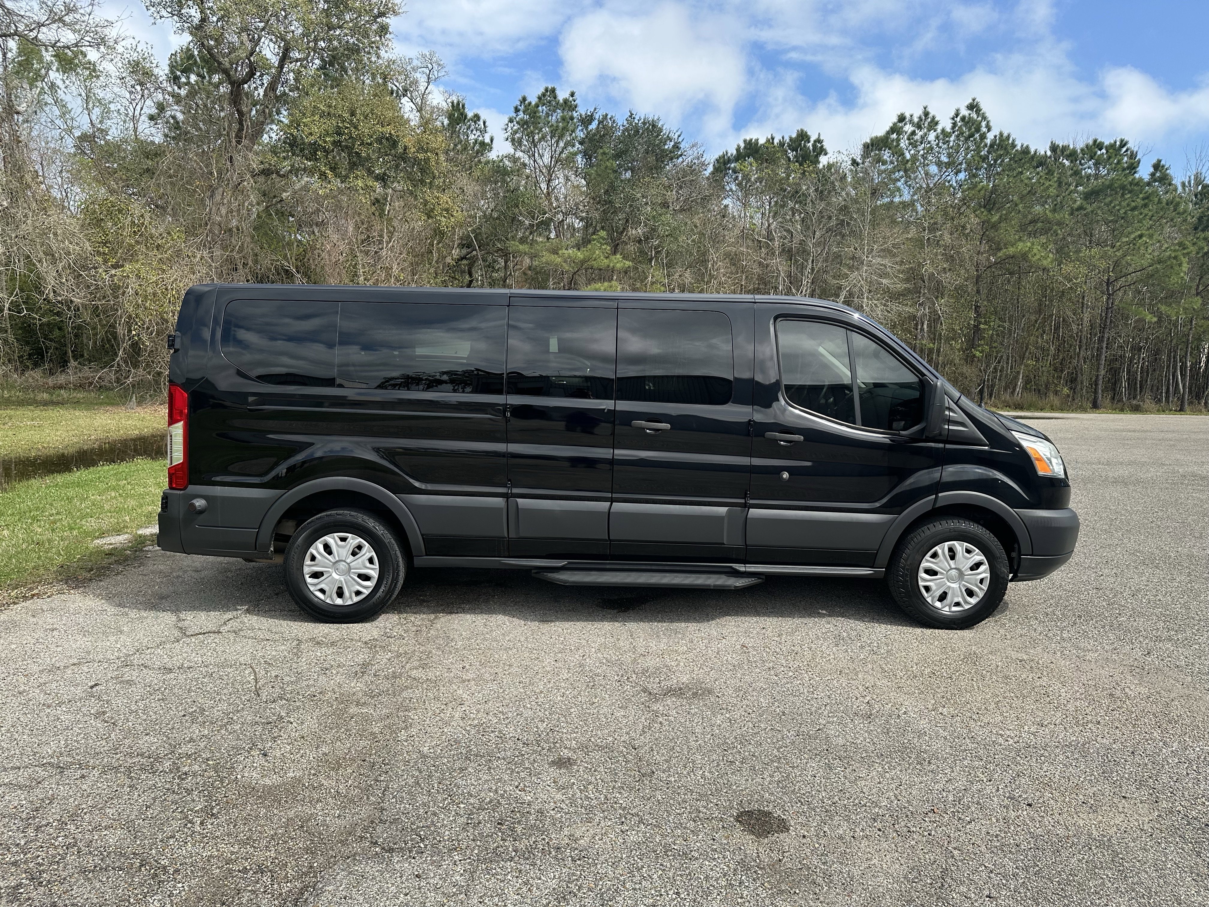 Used 2017 Ford Transit 350 XLT image 8