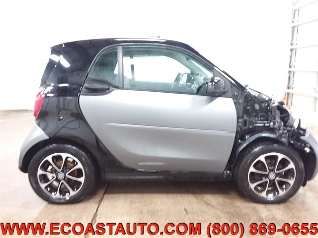 Used 2016 smart fortwo passion RWD image 2