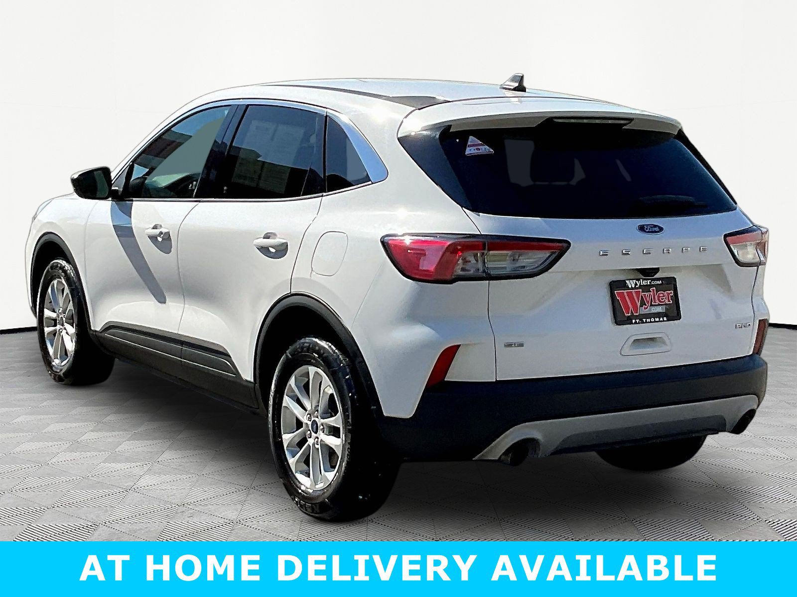 Used 2022 Ford Escape SE w/ Cold Weather Package AWD/4WD image 4