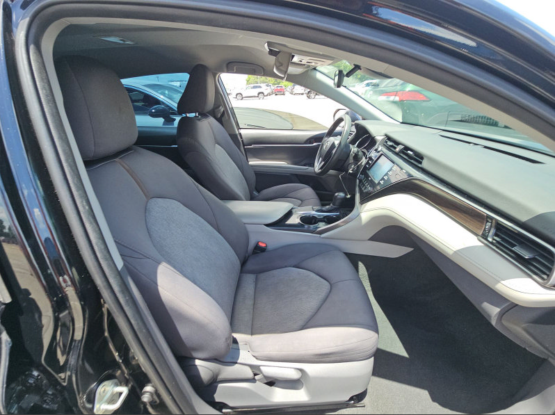 Used 2020 Toyota Camry LE FWD image 11