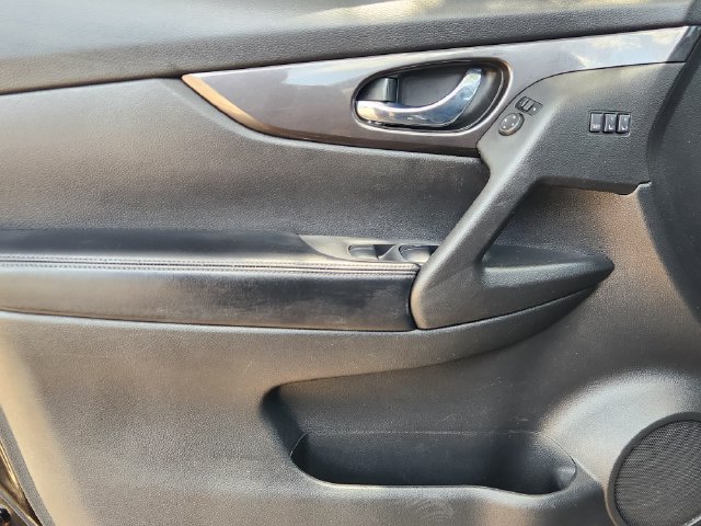 Used 2019 Nissan Rogue SV w/ Premium Package FWD image 22