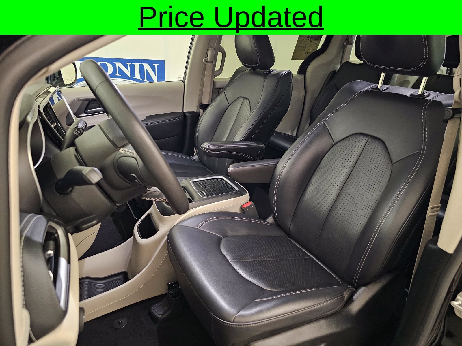 Used 2024 Chrysler Pacifica Limited FWD image 6