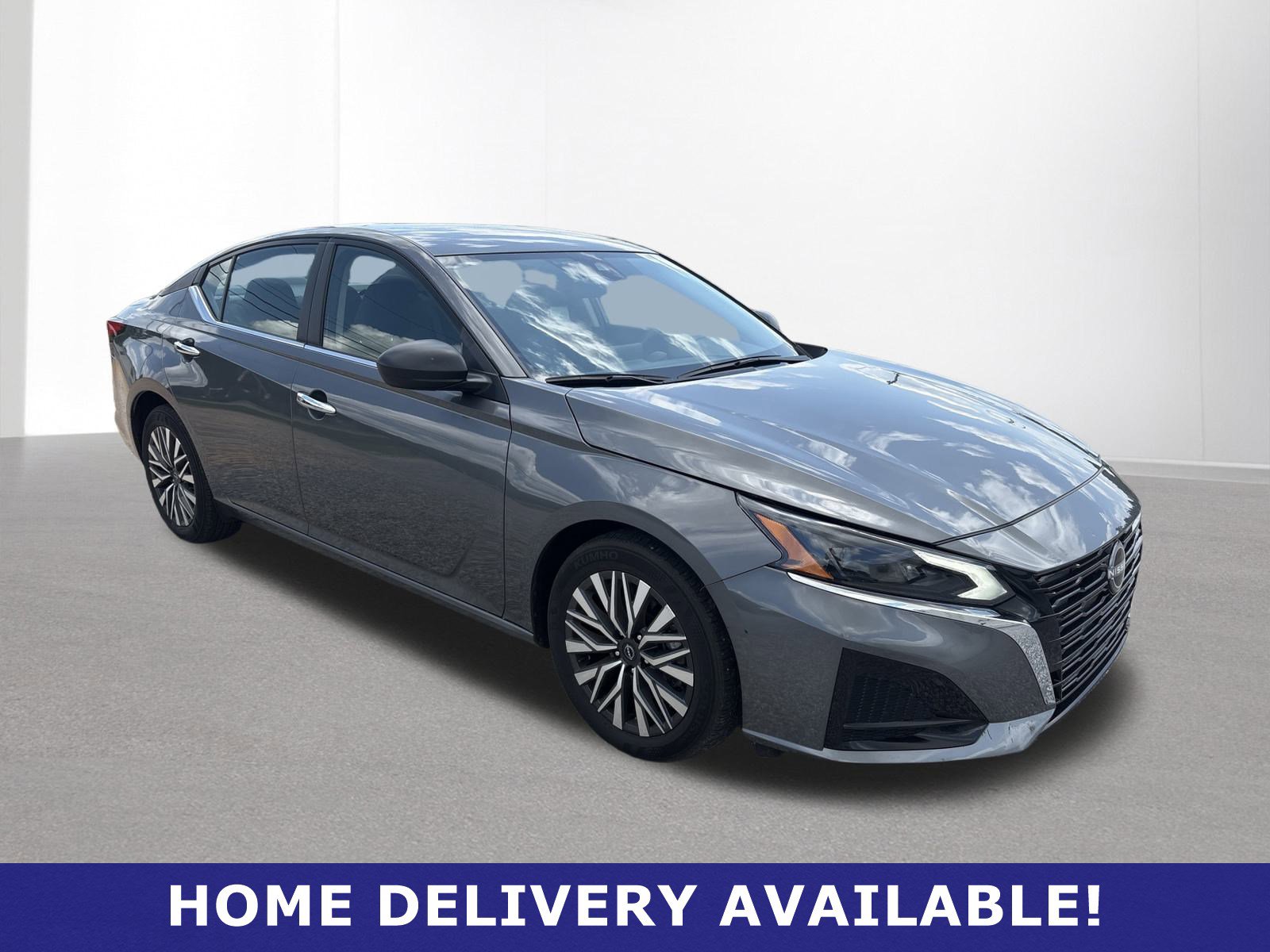 Used 2025 Nissan Altima 2.5 SV image 1
