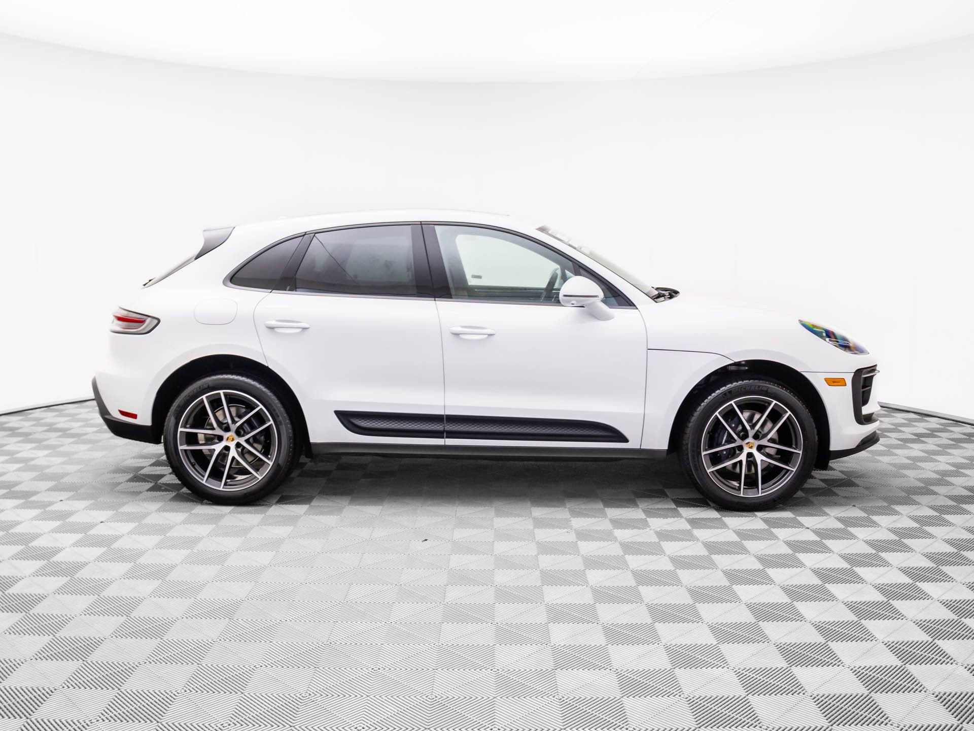 Certified 2026 Porsche Macan image 7