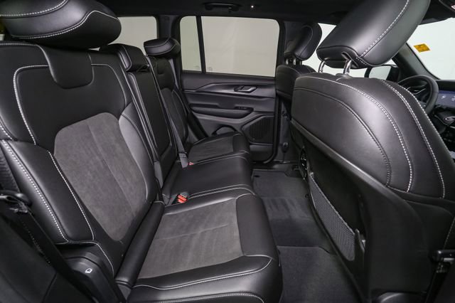 Used 2024 Jeep Grand Cherokee Altitude AWD/4WD image 20