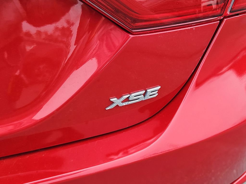Used 2019 Toyota Camry XSE image 32