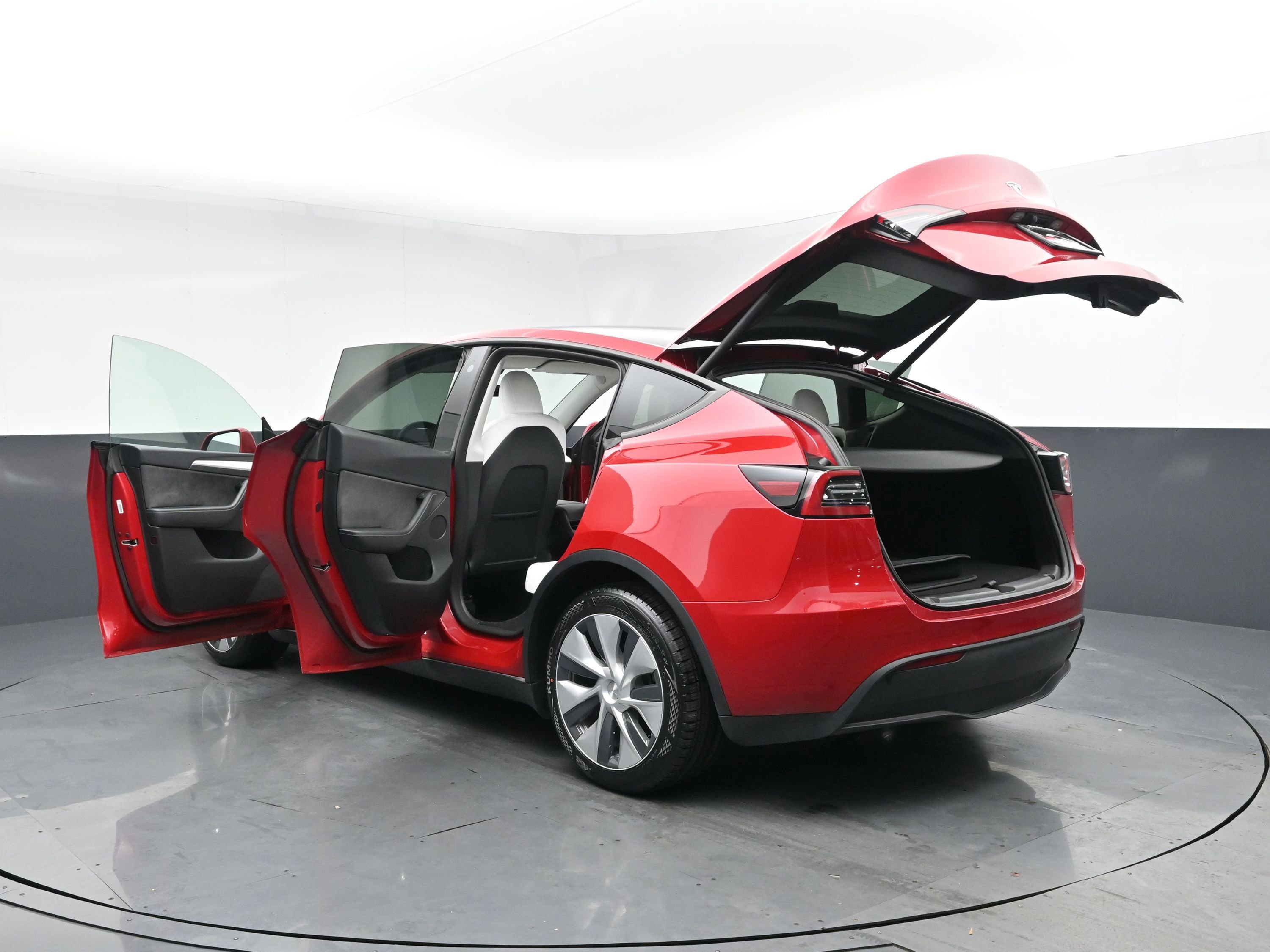 Used 2023 Tesla Model Y Long Range image 32