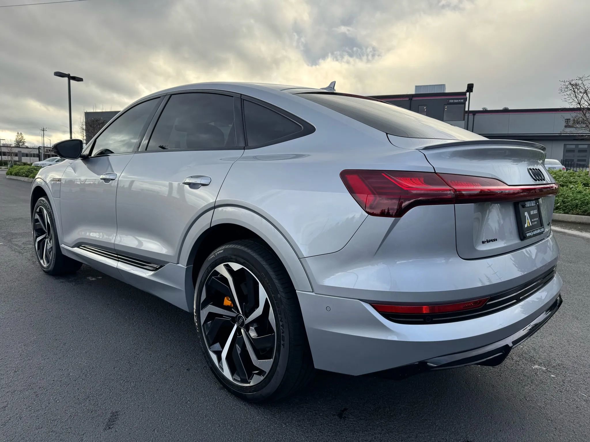 Used 2022 Audi e-tron Premium Plus w/ Premium Plus Package image 8