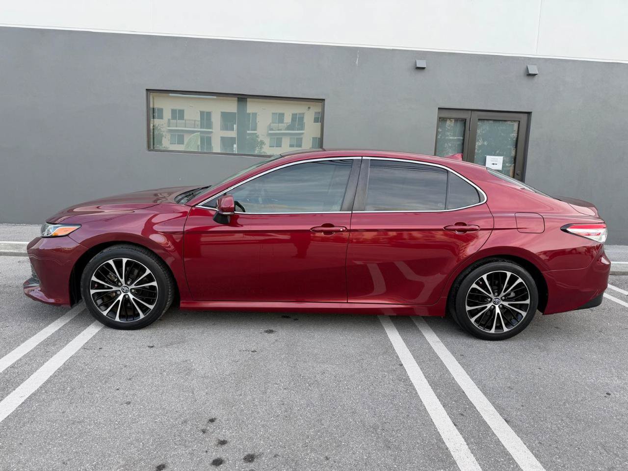 Used 2019 Toyota Camry LE w/ Convenience Package FWD image 8