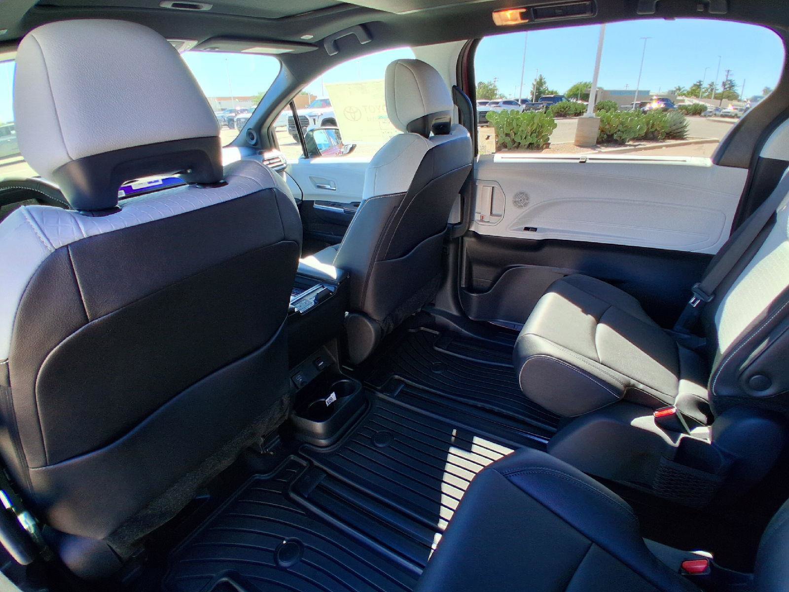 New 2026 Toyota Sienna XSE FWD image 15