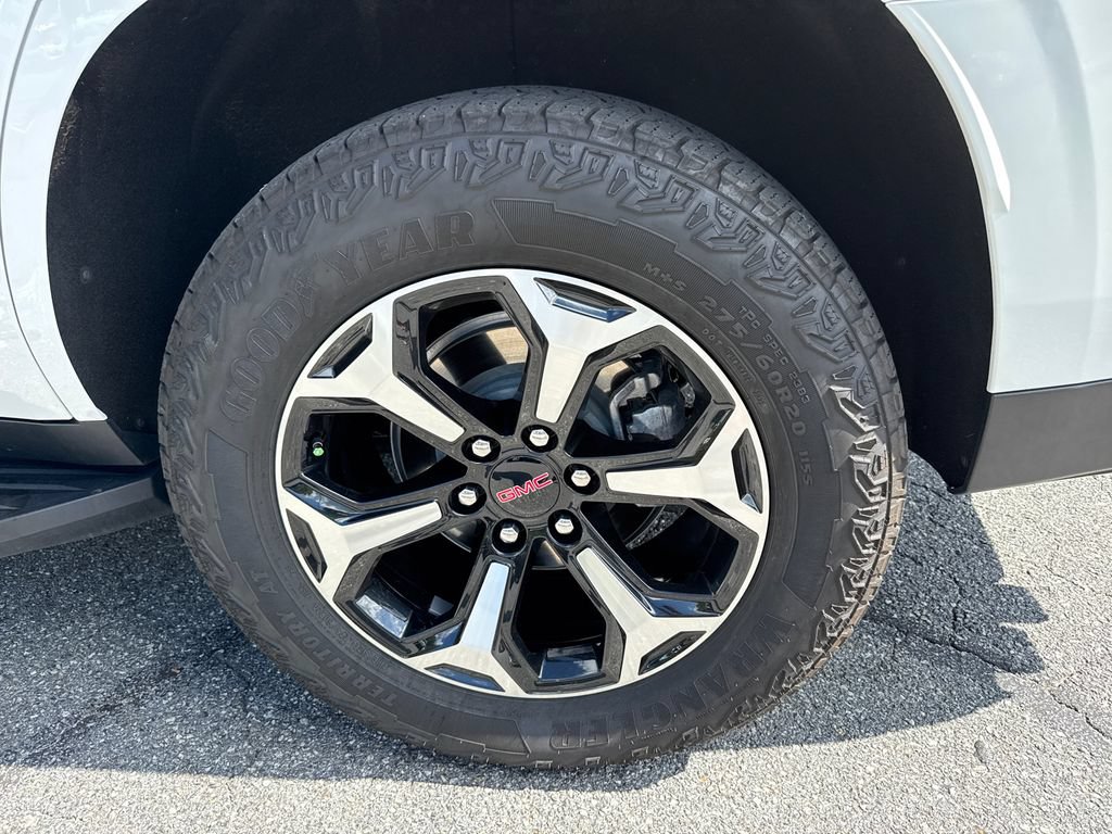 Used 2025 GMC Yukon AT4 AWD/4WD image 19