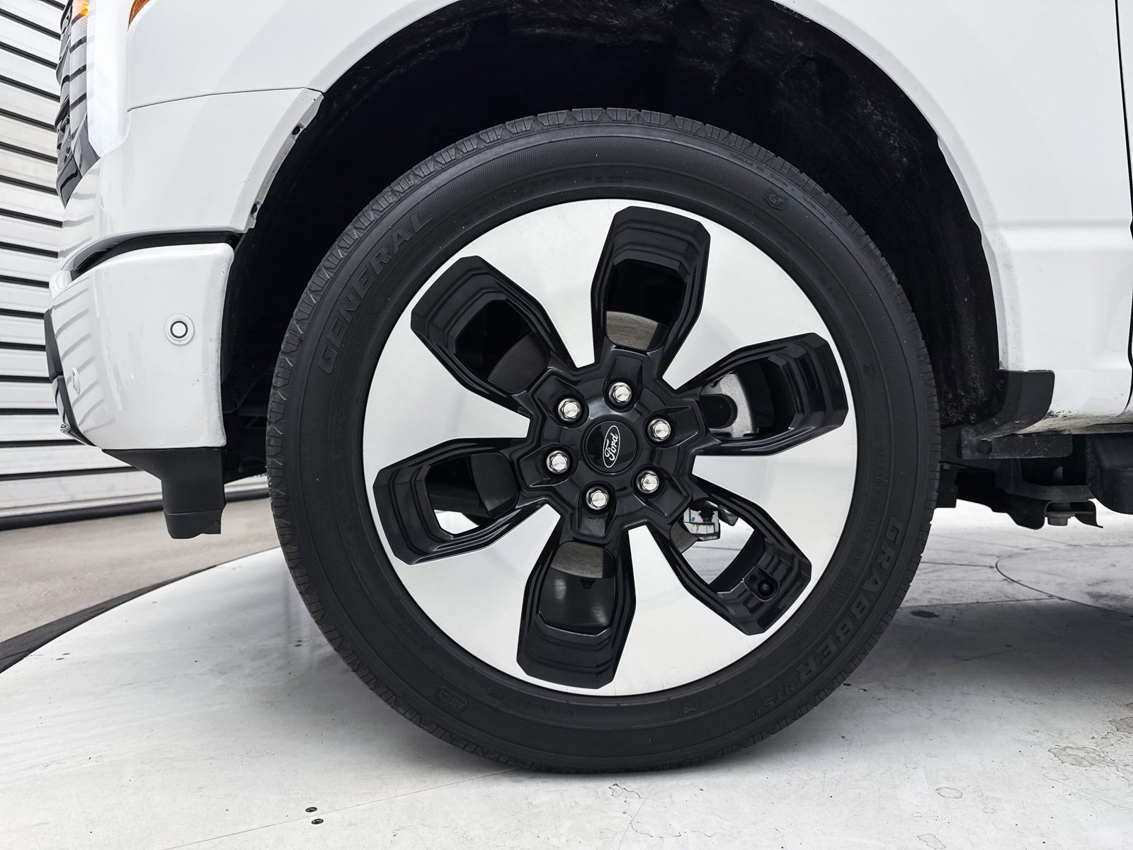 Used 2023 Ford F150 Lightning Platinum image 16