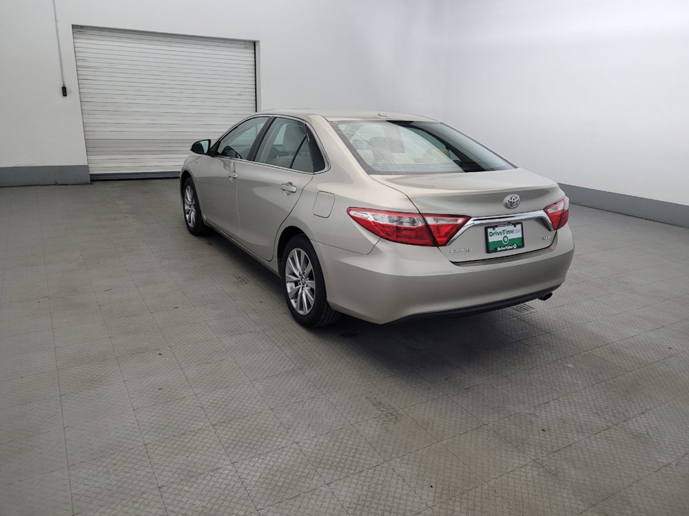 Used 2017 Toyota Camry XLE w/ Moonroof Package FWD image 5