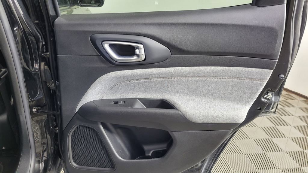 Used 2022 Jeep Compass Latitude image 31