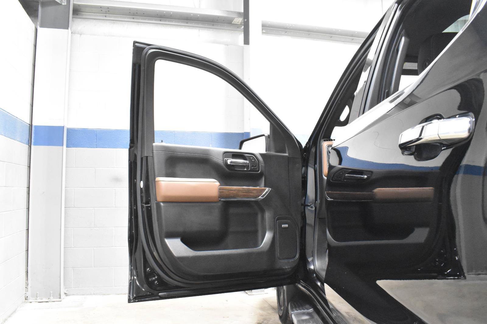 Used 2020 Chevrolet Silverado 1500 High Country image 11