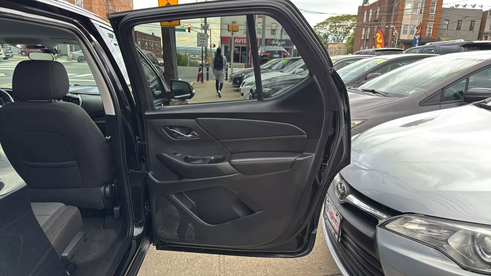 Used 2021 Chevrolet Traverse LT image 11