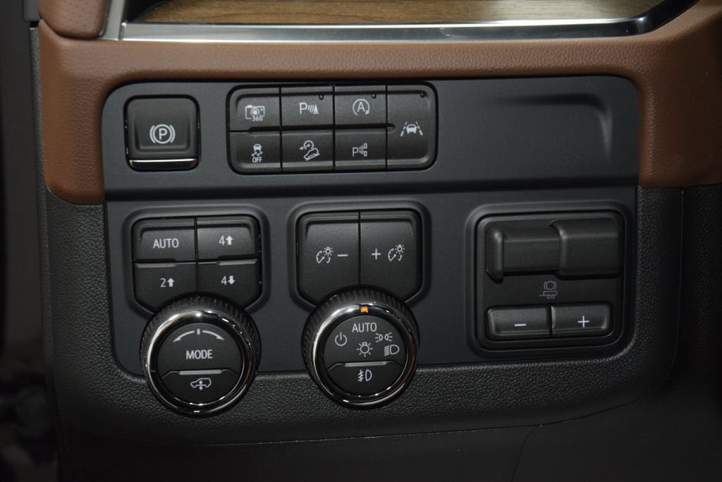 New 2026 Chevrolet Suburban High Country AWD/4WD image 36