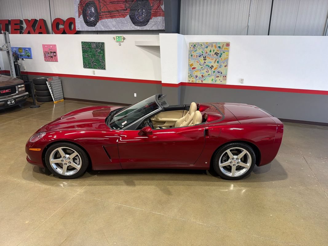 Used 2006 Chevrolet Corvette Convertible w/ Preferred Equipment Group RWD image 86