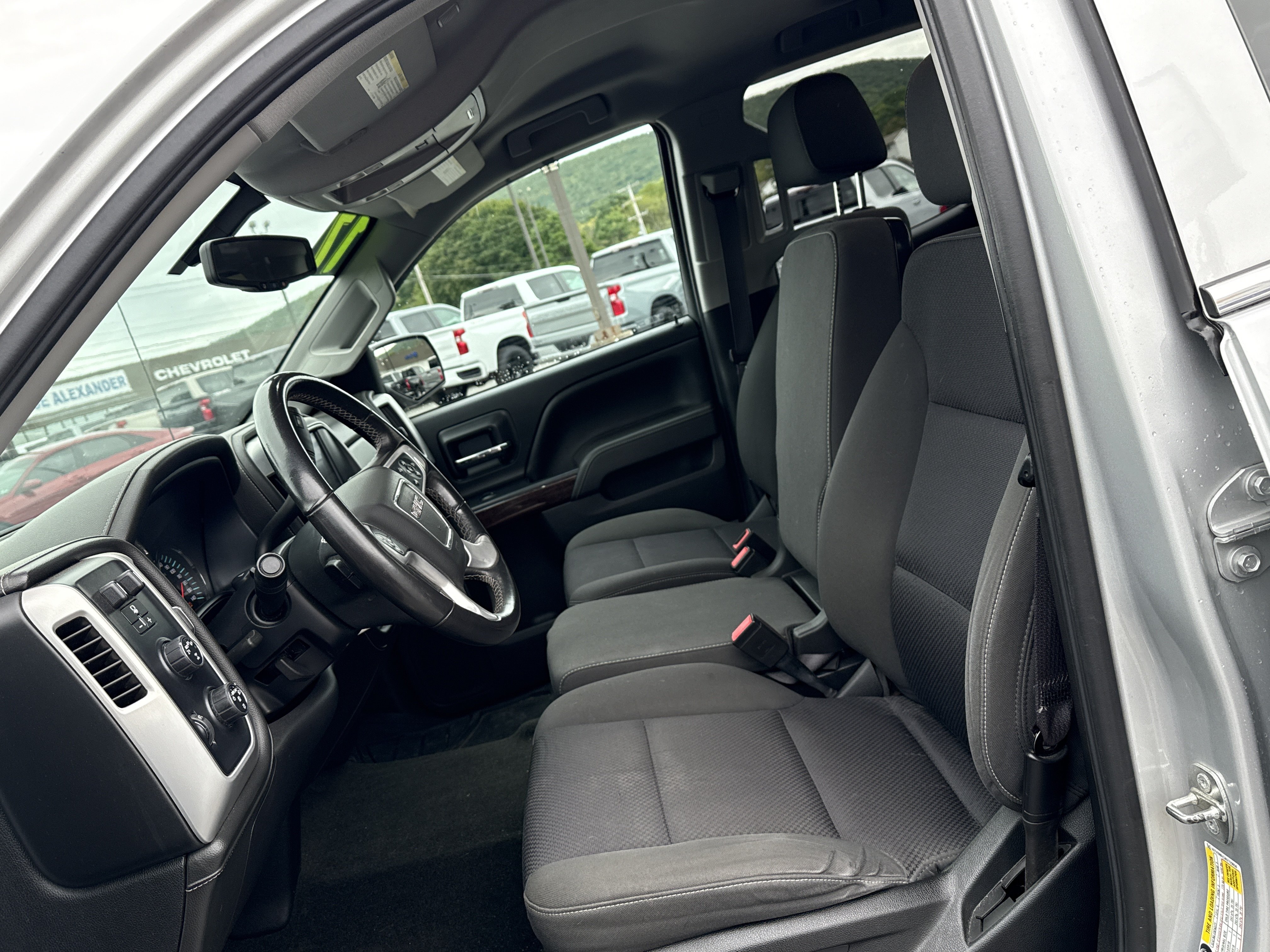 Used 2017 GMC Sierra 1500 SLE w/ SLE Value Package AWD/4WD image 12
