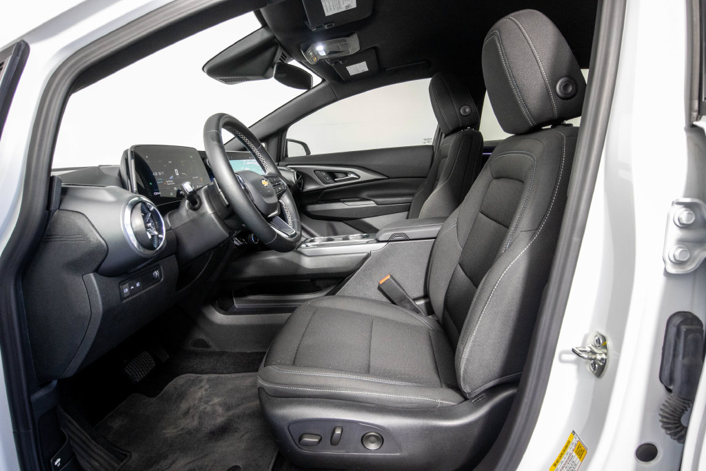 Used 2025 Chevrolet Equinox EV LT w/ Comfort Package FWD image 8
