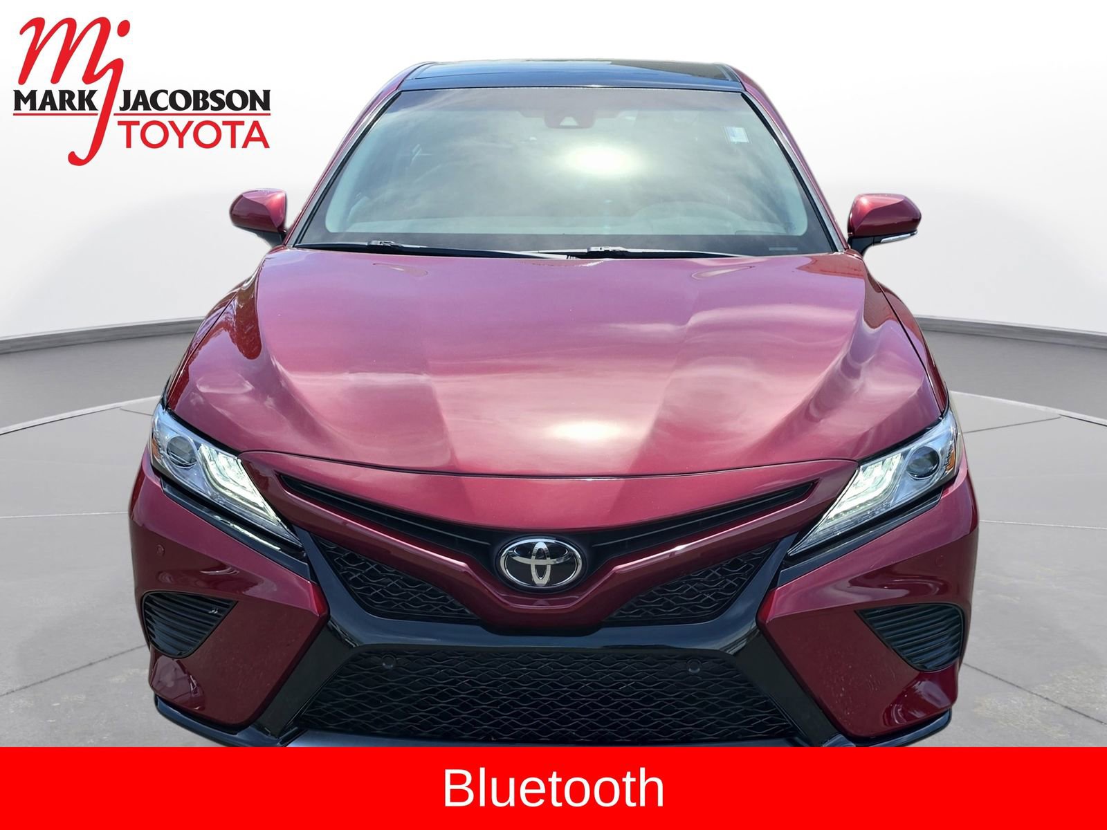 Used 2018 Toyota Camry XSE image 2