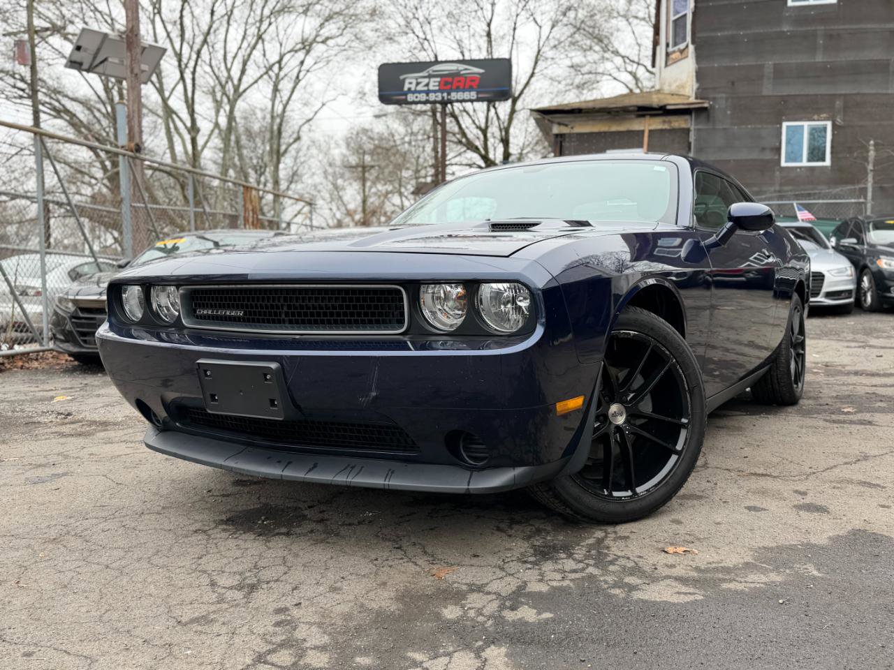 Used 2014 Dodge Challenger SXT image 3
