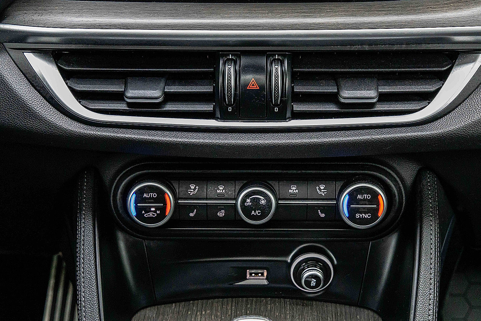 Used 2022 Alfa Romeo Stelvio Ti image 13