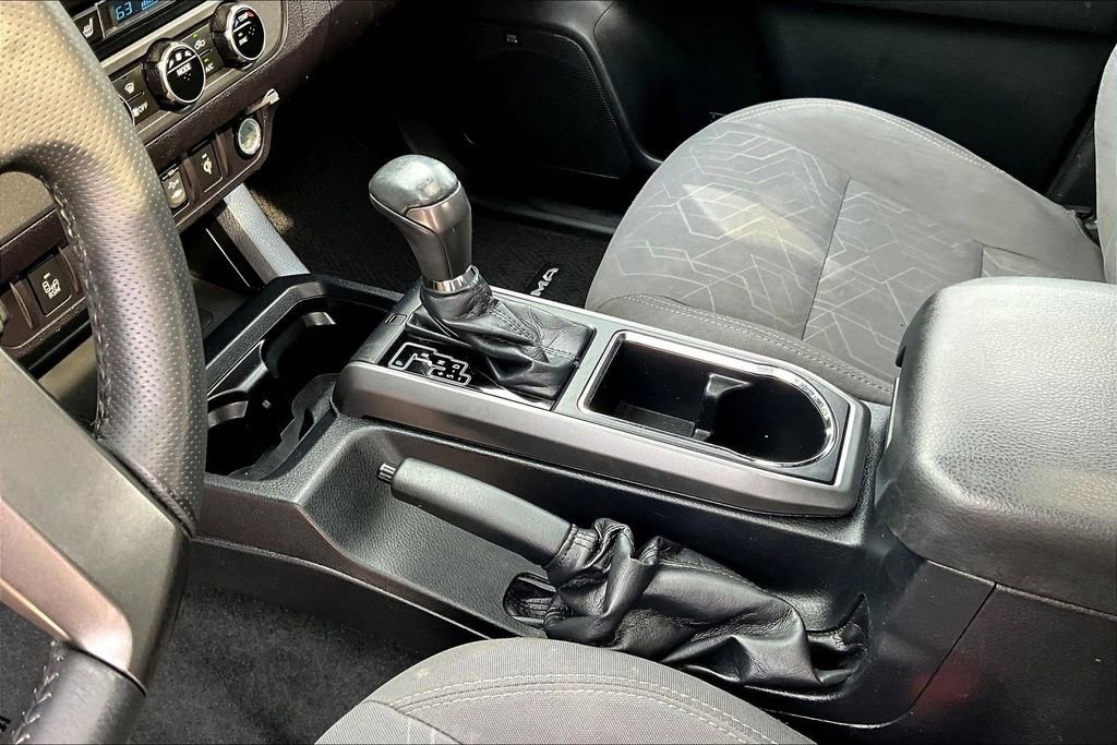 Used 2016 Toyota Tacoma TRD Sport image 19