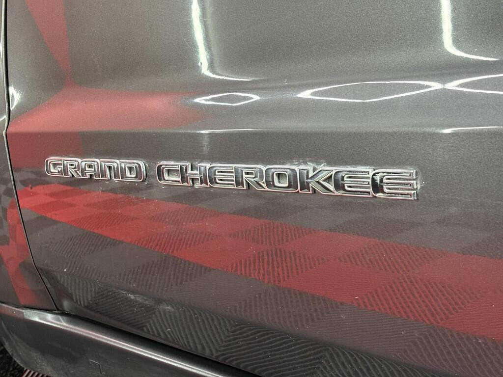 Used 2018 Jeep Grand Cherokee Limited w/ Luxury Group II image 34