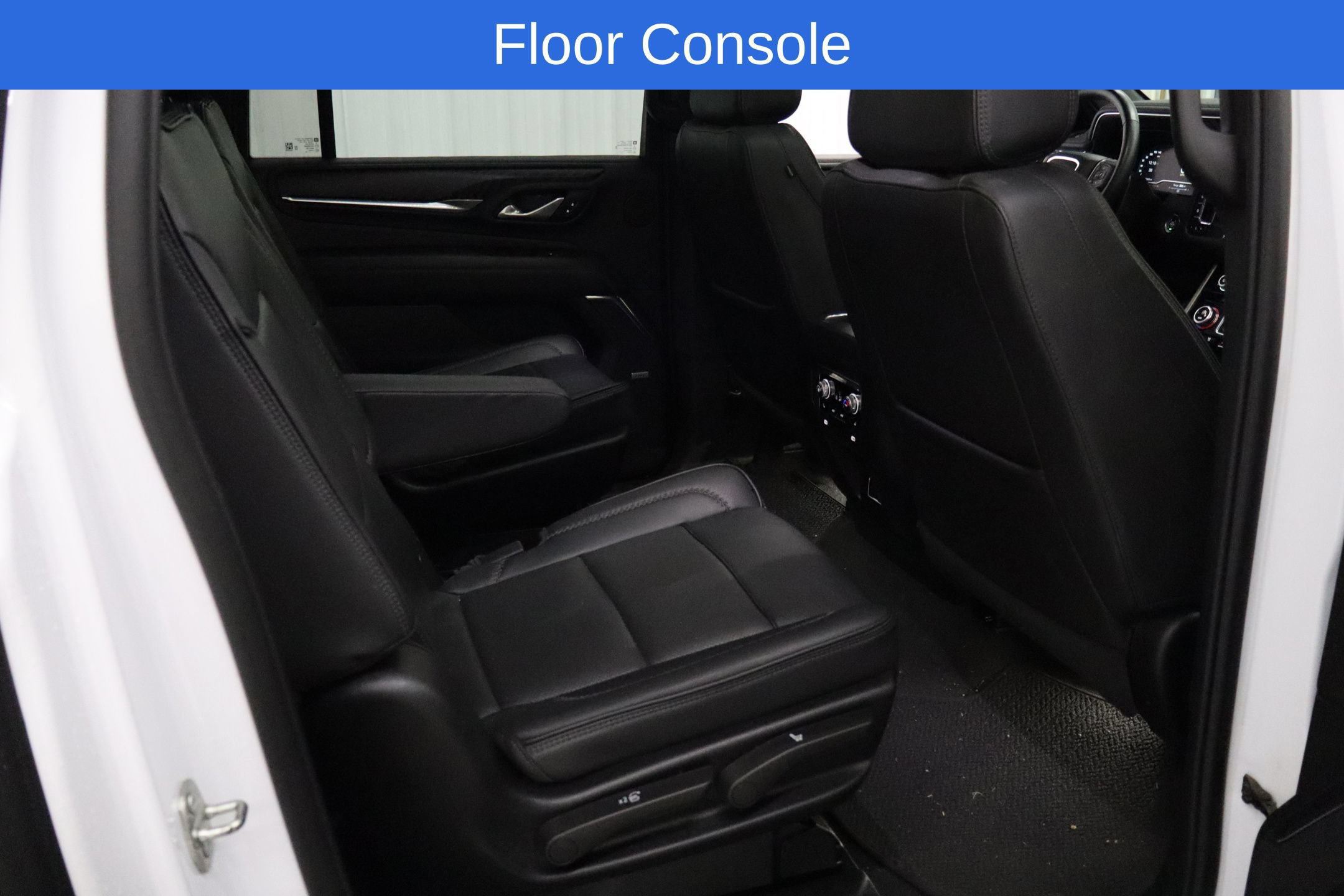 Used 2024 GMC Yukon XL Denali AWD/4WD image 25