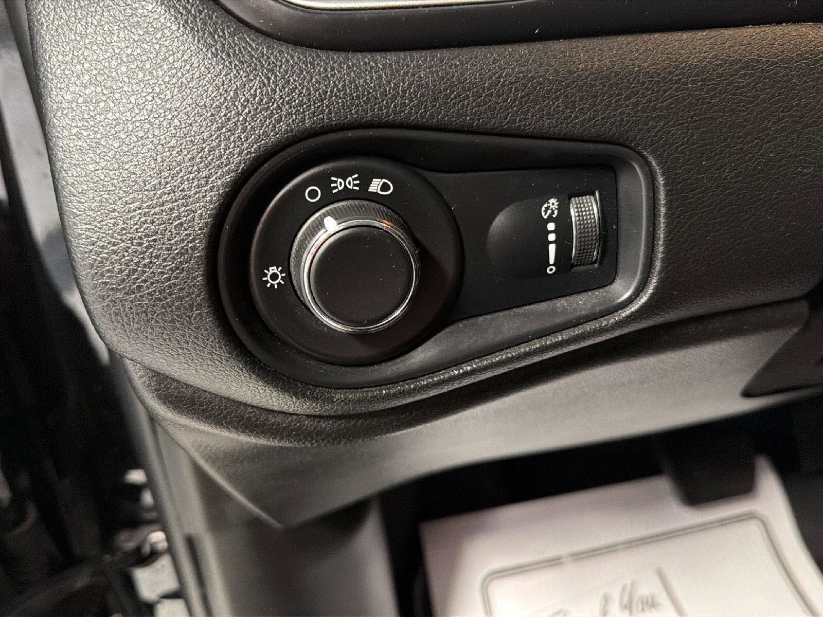 Used 2020 Jeep Renegade Sport image 16