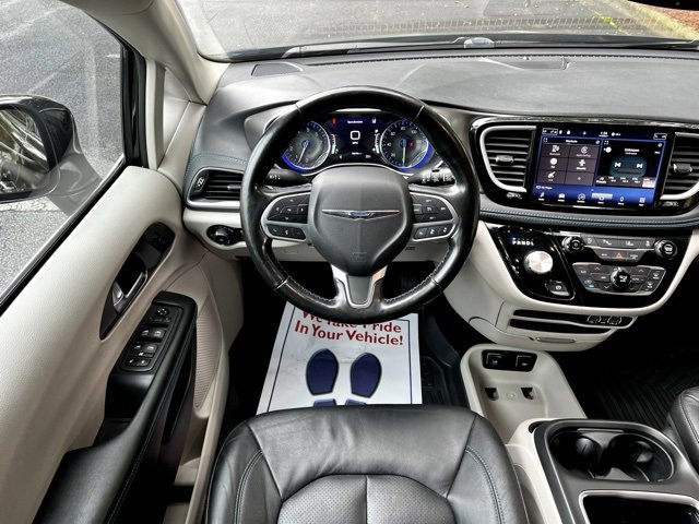 Used 2021 Chrysler Pacifica Touring-L image 35