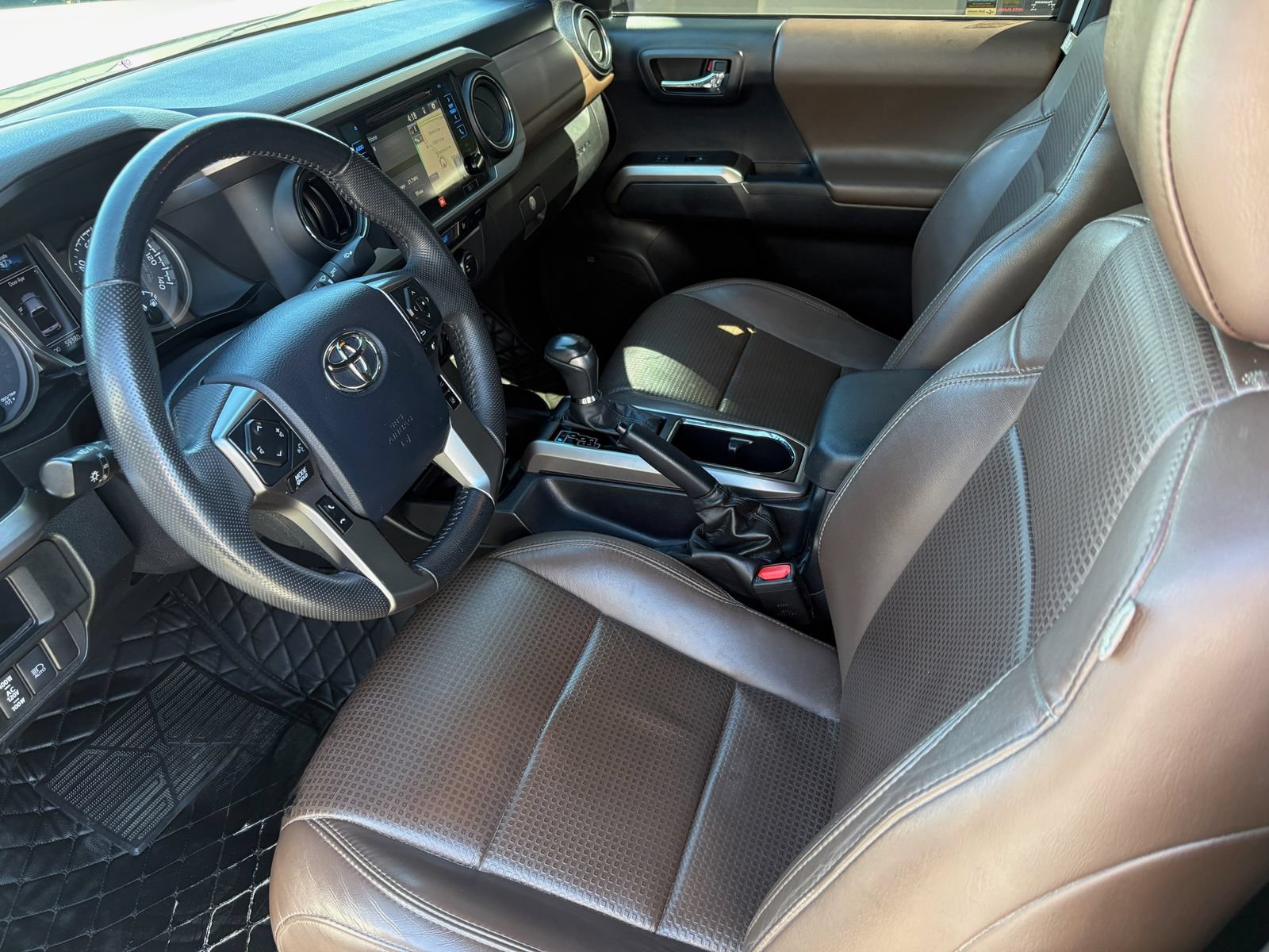 Used 2019 Toyota Tacoma Limited AWD/4WD image 10