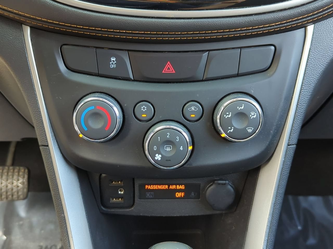 Used 2019 Chevrolet Trax LT w/ LT Convenience Package AWD/4WD image 16