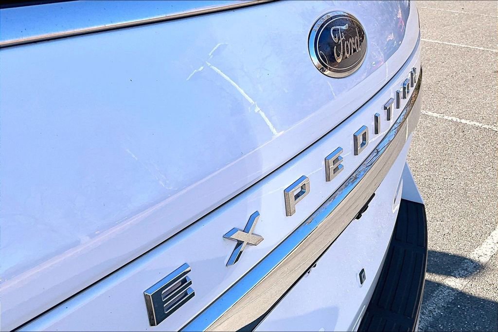 Used 2023 Ford Expedition Limited image 23