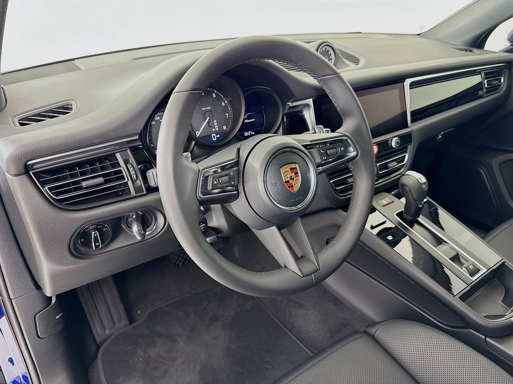 New 2026 Porsche Macan AWD/4WD image 4