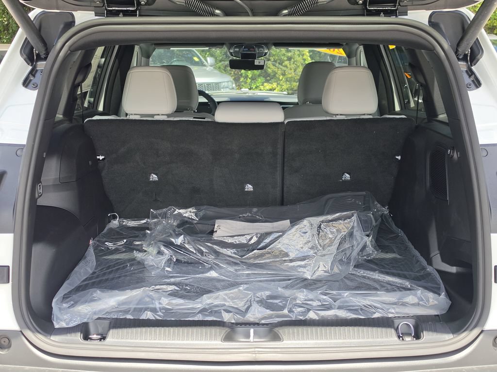 New 2026 Jeep Cherokee Overland w/ Advanced Pro Tech Group AWD/4WD image 9