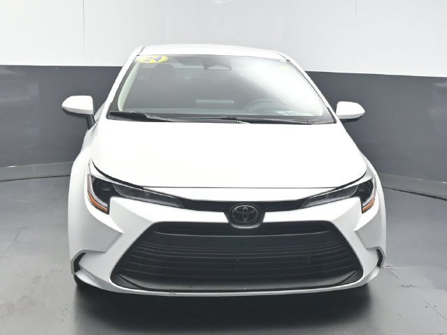 Used 2024 Toyota Corolla LE FWD image 3