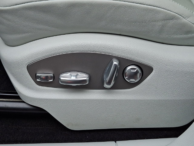 Certified 2026 Porsche Macan AWD/4WD image 17