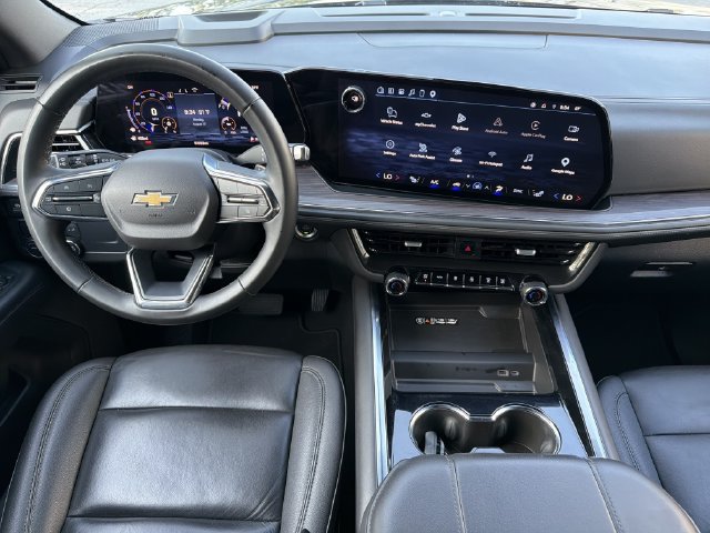 Used 2025 Chevrolet Suburban LT RWD image 10