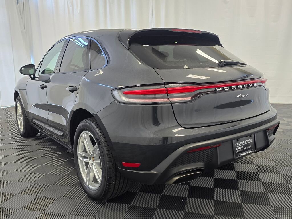 Certified 2025 Porsche Macan image 3