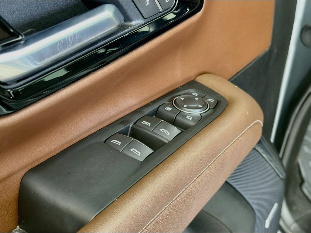 Used 2026 Chevrolet Suburban High Country AWD/4WD image 18