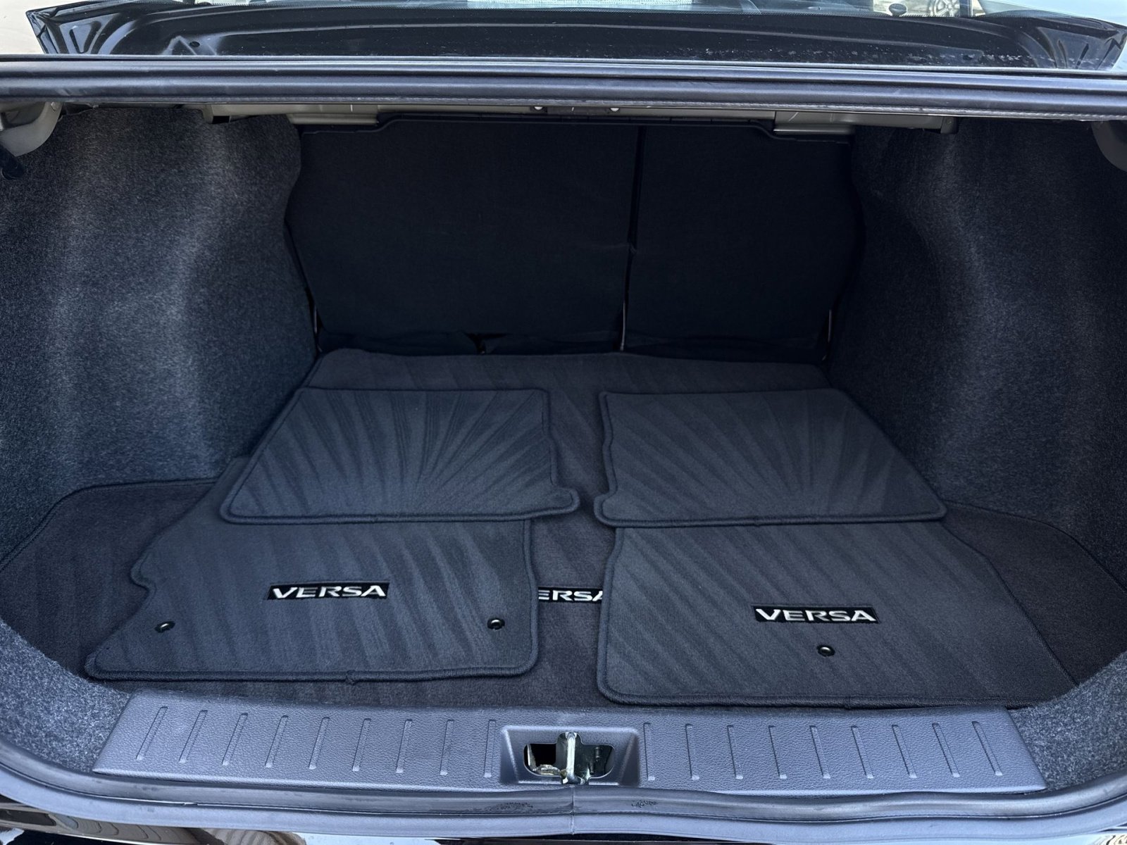 Used 2025 Nissan Versa SV image 24