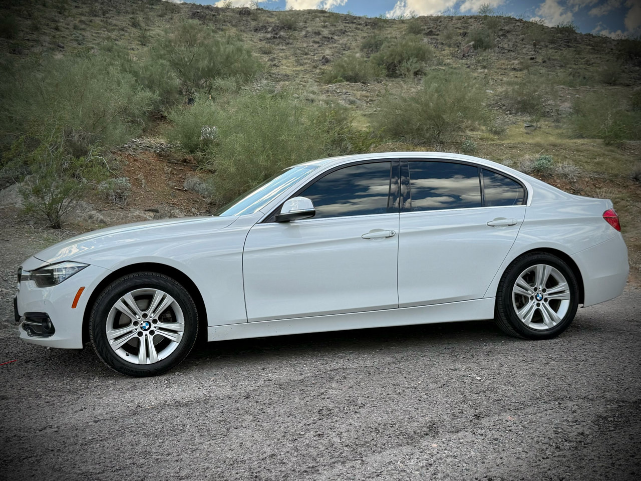 Used 2017 BMW 330i Sedan image 4