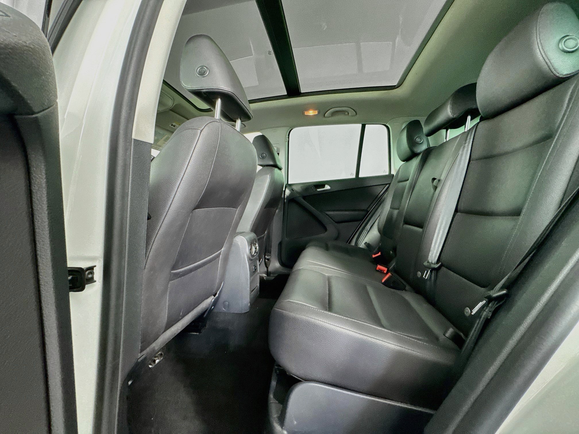 Used 2015 Volkswagen Tiguan SE AWD/4WD image 24