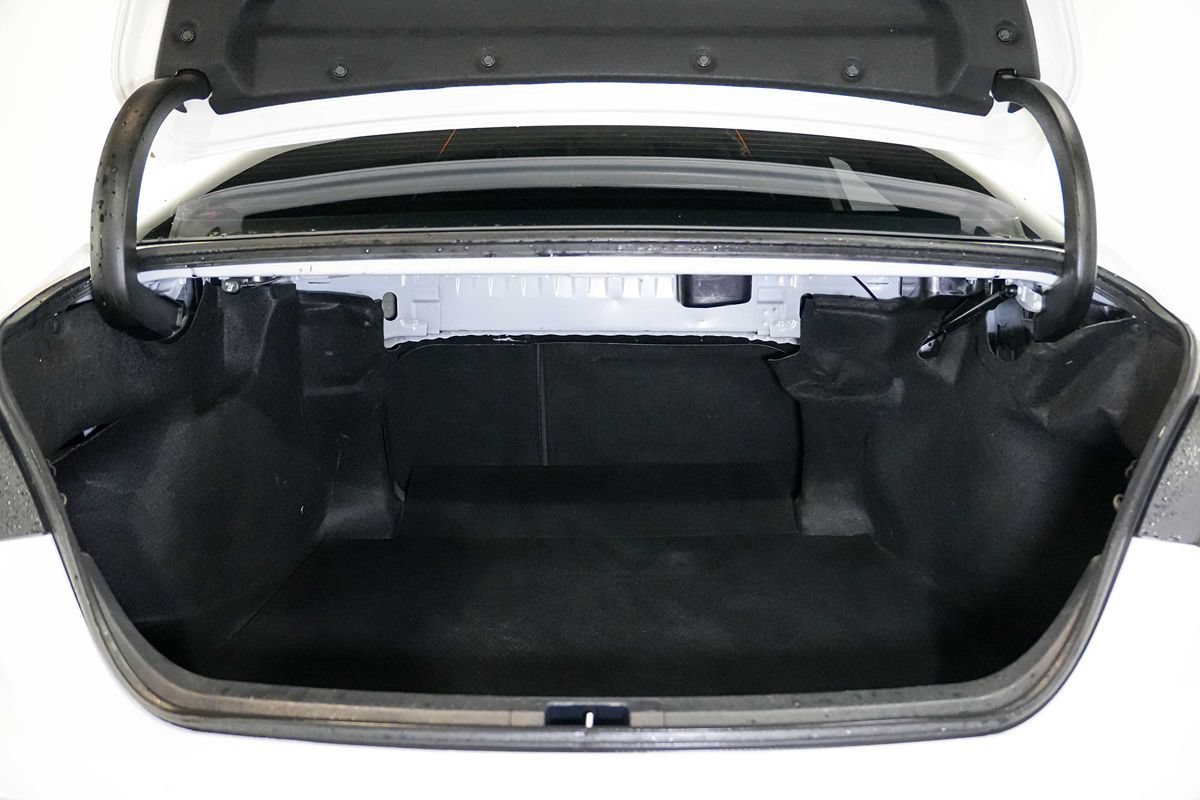 Used 2021 Toyota Camry SE FWD image 19