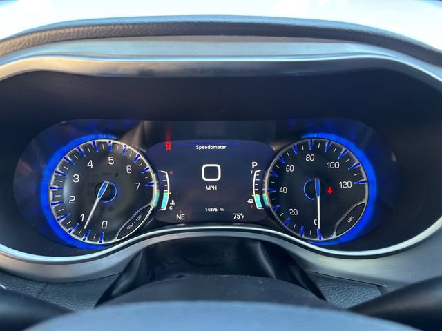 Used 2025 Chrysler Pacifica Limited w/ Trailer Tow Group AWD/4WD image 25